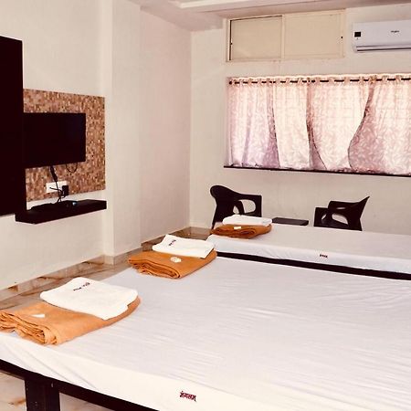 Hotel Mangalam Kurandvad Екстериор снимка