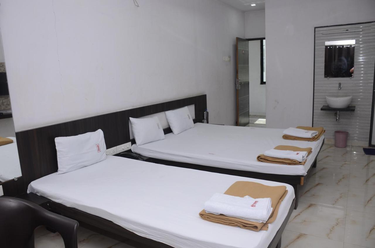Hotel Mangalam Kurandvad Екстериор снимка