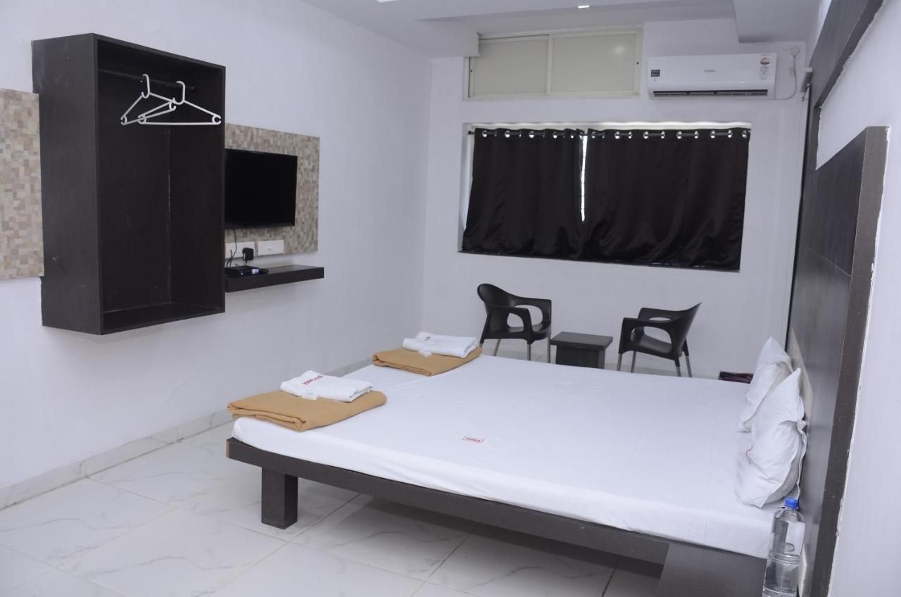 Hotel Mangalam Kurandvad Екстериор снимка