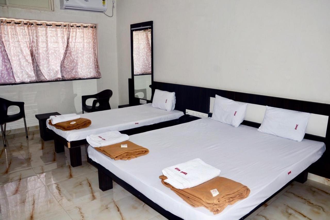 Hotel Mangalam Kurandvad Екстериор снимка