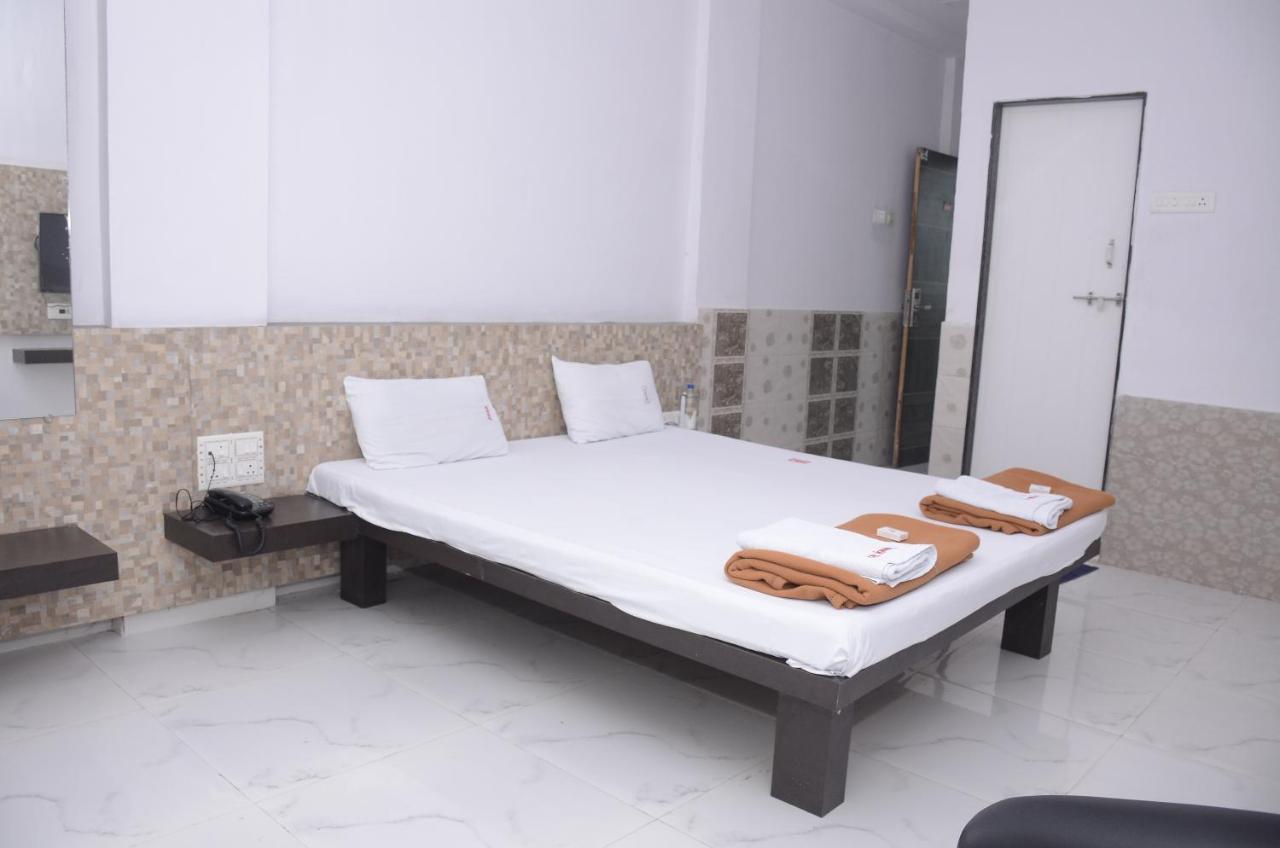 Hotel Mangalam Kurandvad Екстериор снимка