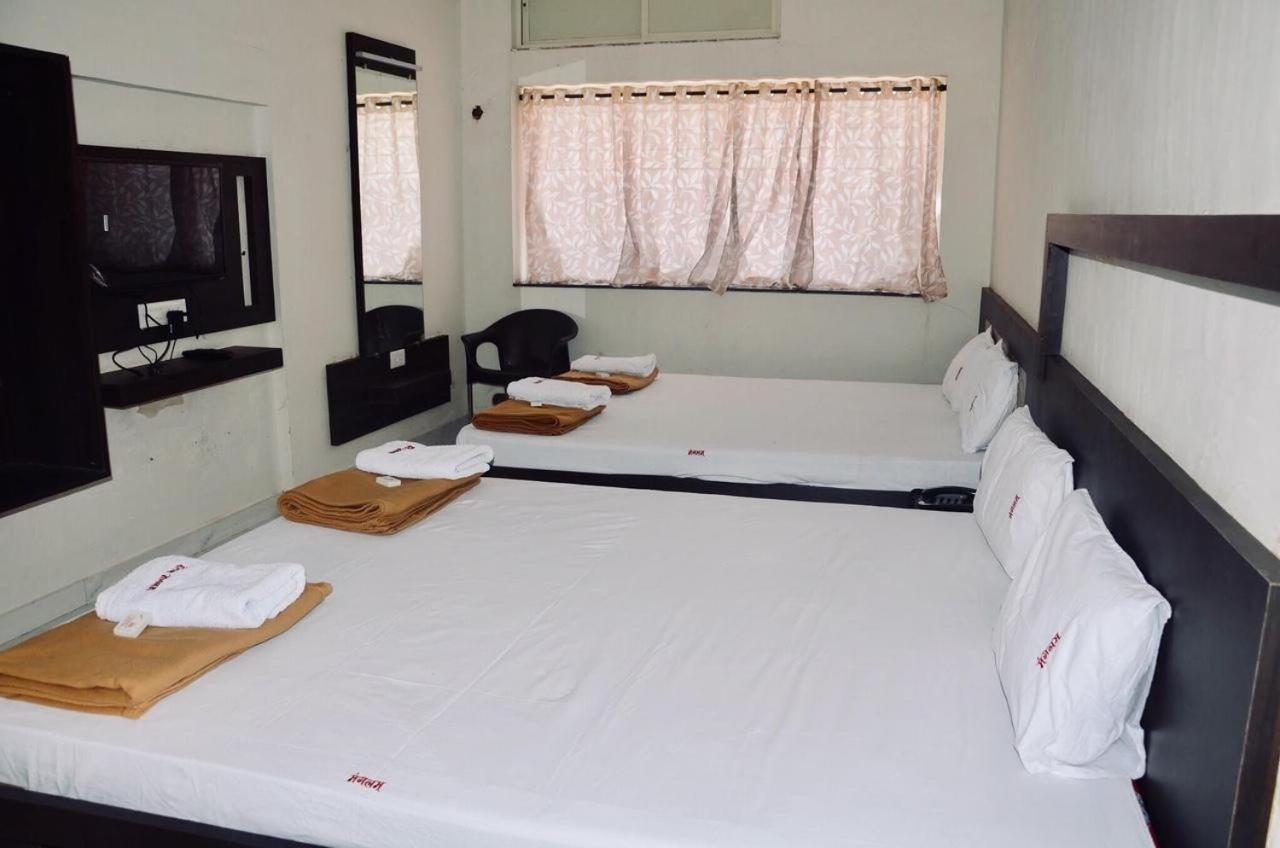 Hotel Mangalam Kurandvad Екстериор снимка