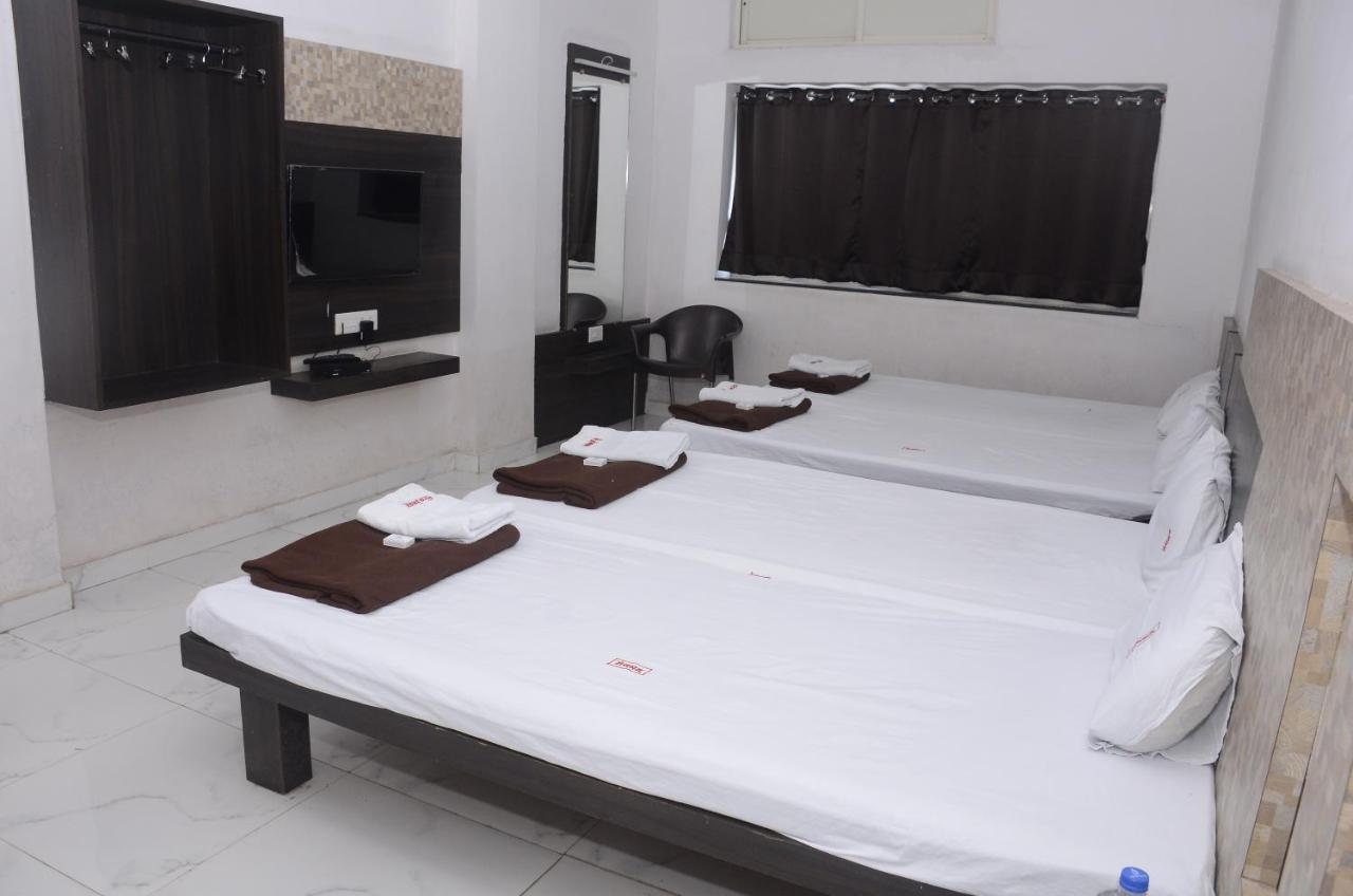 Hotel Mangalam Kurandvad Екстериор снимка