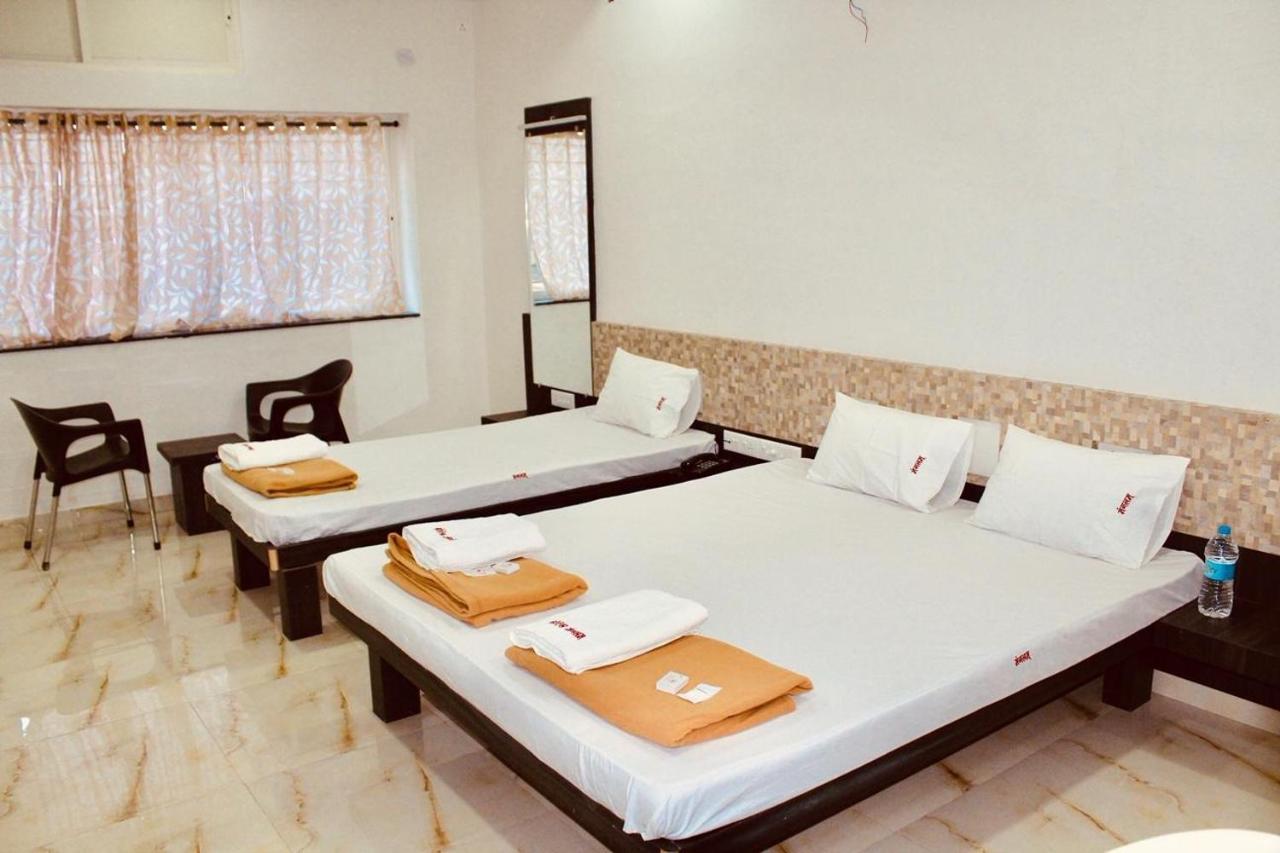 Hotel Mangalam Kurandvad Екстериор снимка