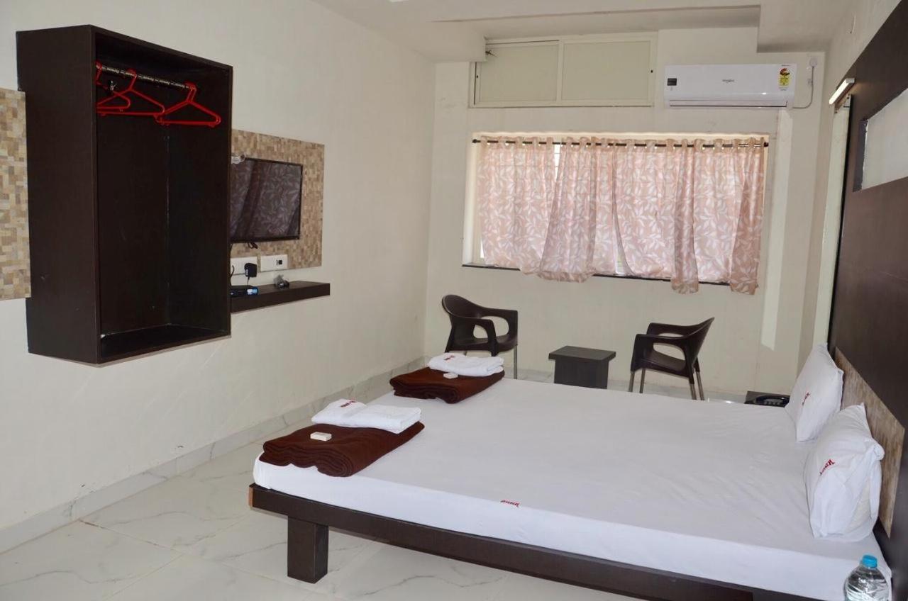 Hotel Mangalam Kurandvad Екстериор снимка