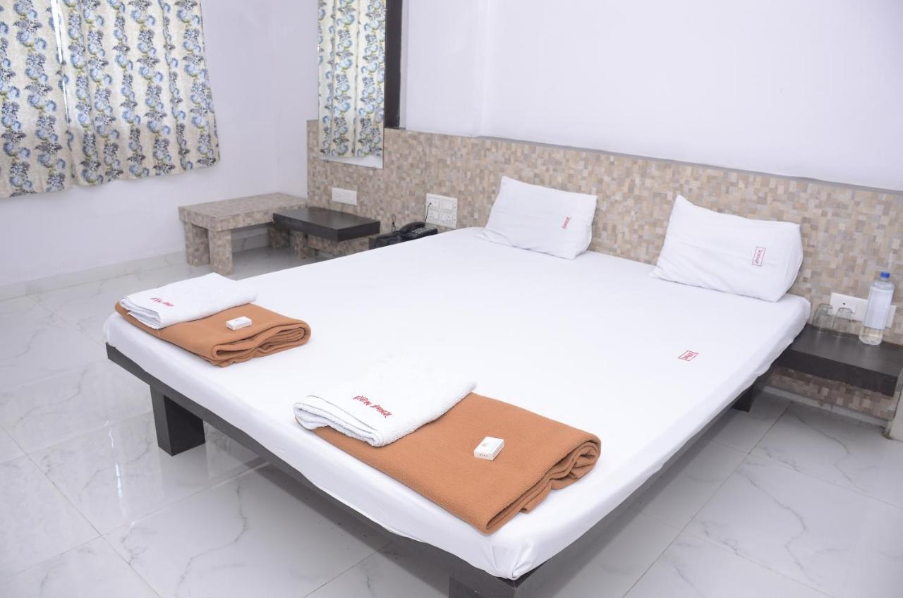 Hotel Mangalam Kurandvad Екстериор снимка