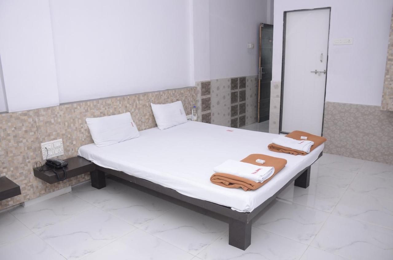 Hotel Mangalam Kurandvad Екстериор снимка